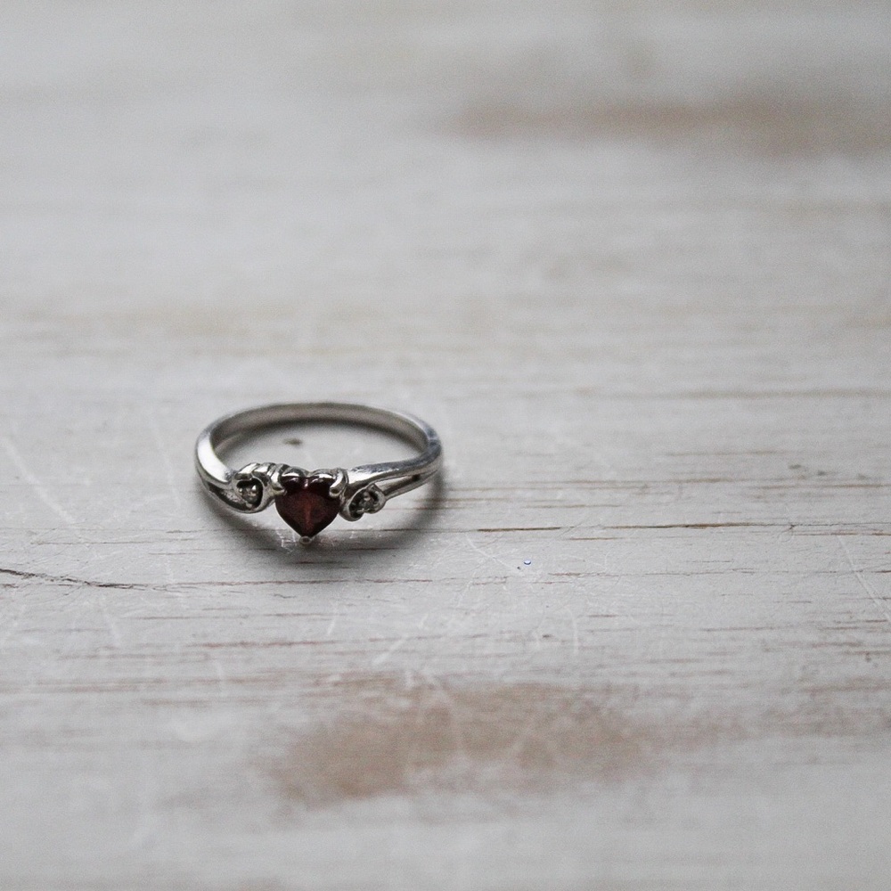 10K Sterling Silver Red Heart Ring Size 6